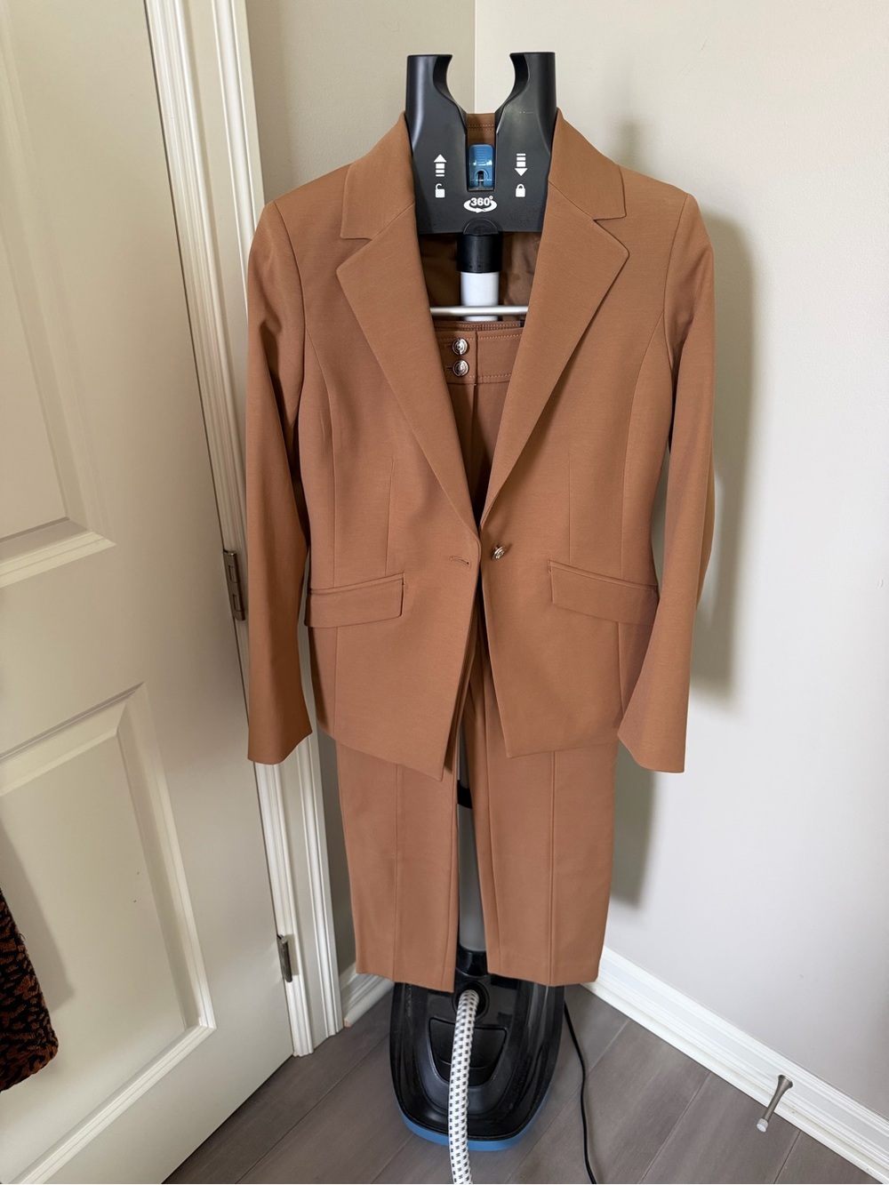 White House Black Market Camel Brown Women's Blazer & Skirt Suit